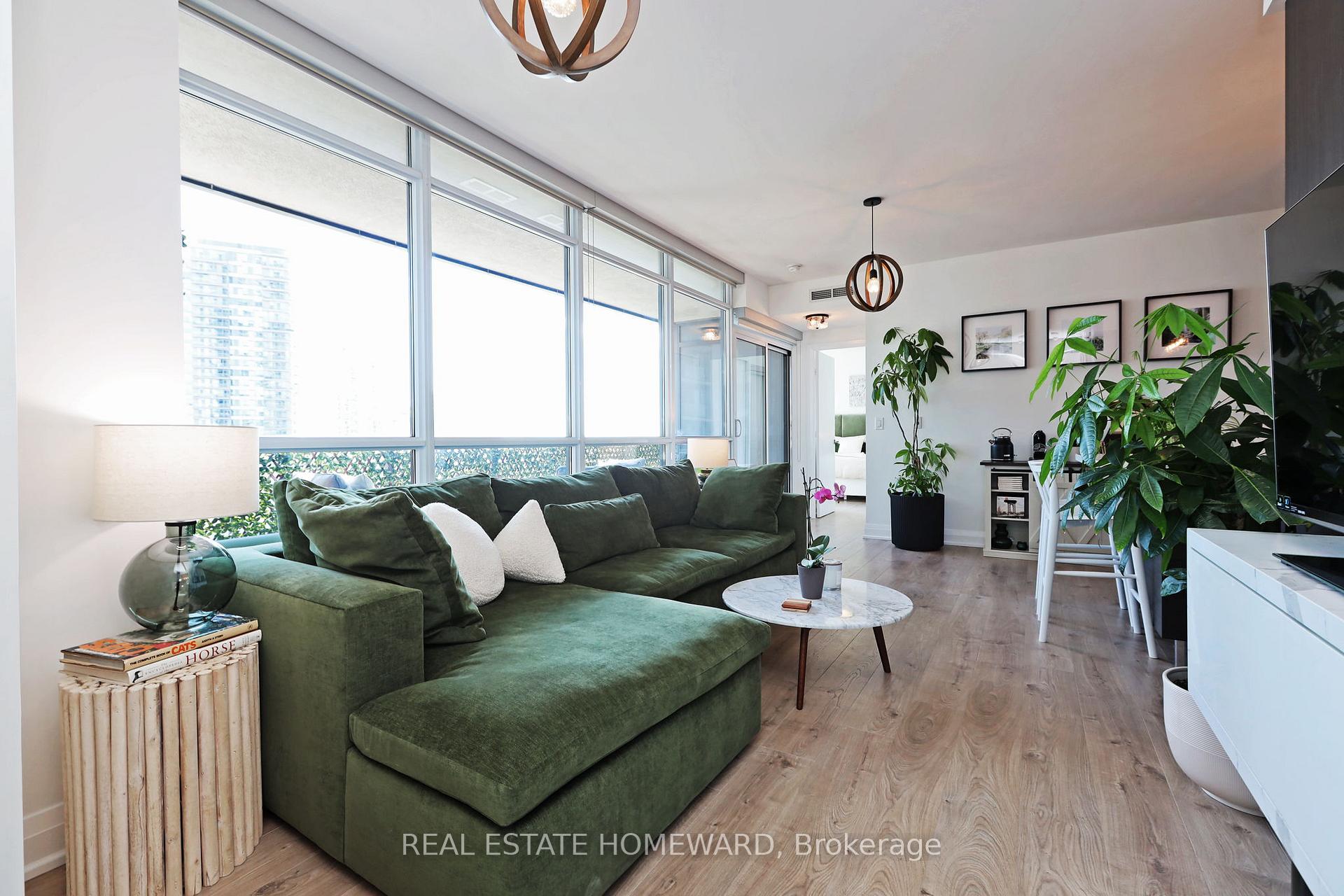 2 Bedrooms Condo at 36 Park Lawn, Toronto For sale
