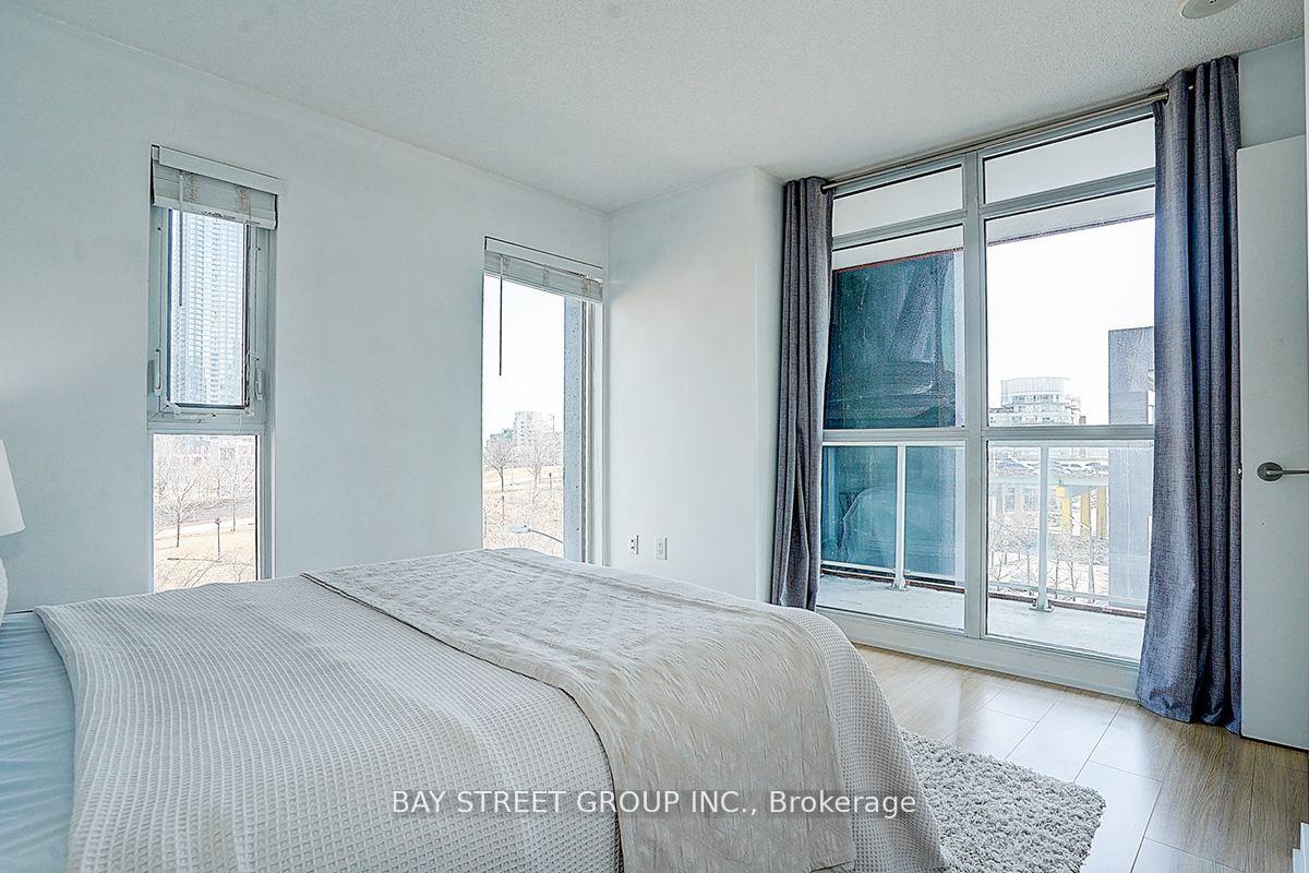 2 Bedrooms Condo at 85 Queens Wharf, Toronto For sale