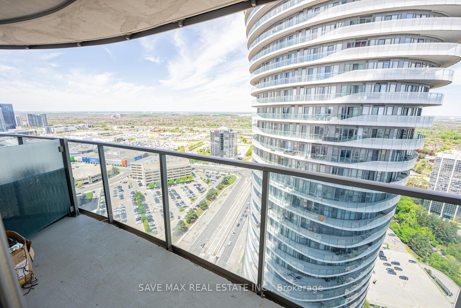 2 Bedrooms Condo at 60 Absolute, Mississauga For sale