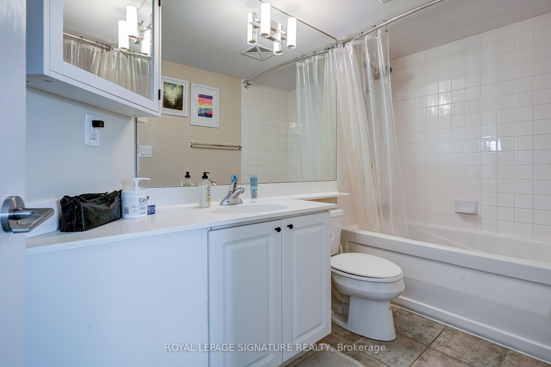2 Bedrooms Condo at 231 Fort York, Toronto For sale