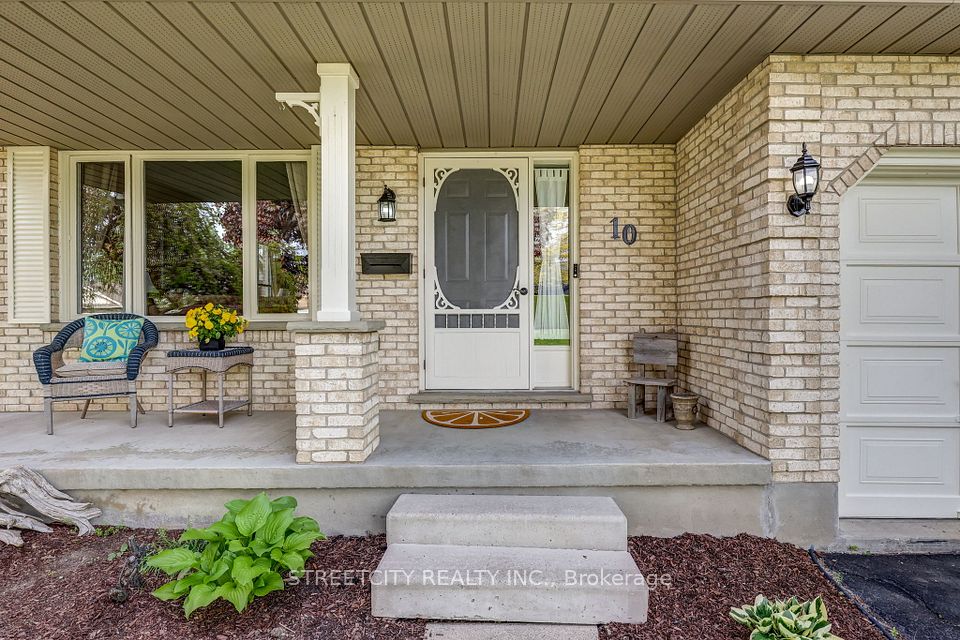 10 Timberlane Crescent, St. Thomas, ON N5P 4G9
