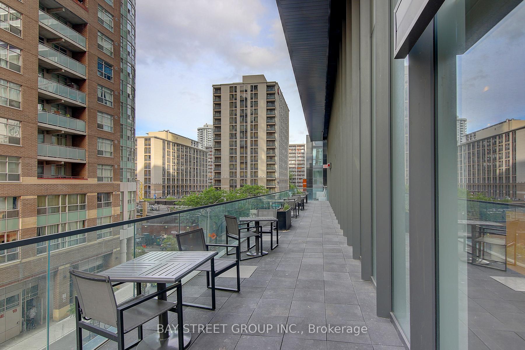 1 Bedroom Condo at 15 Grenville, Toronto For sale