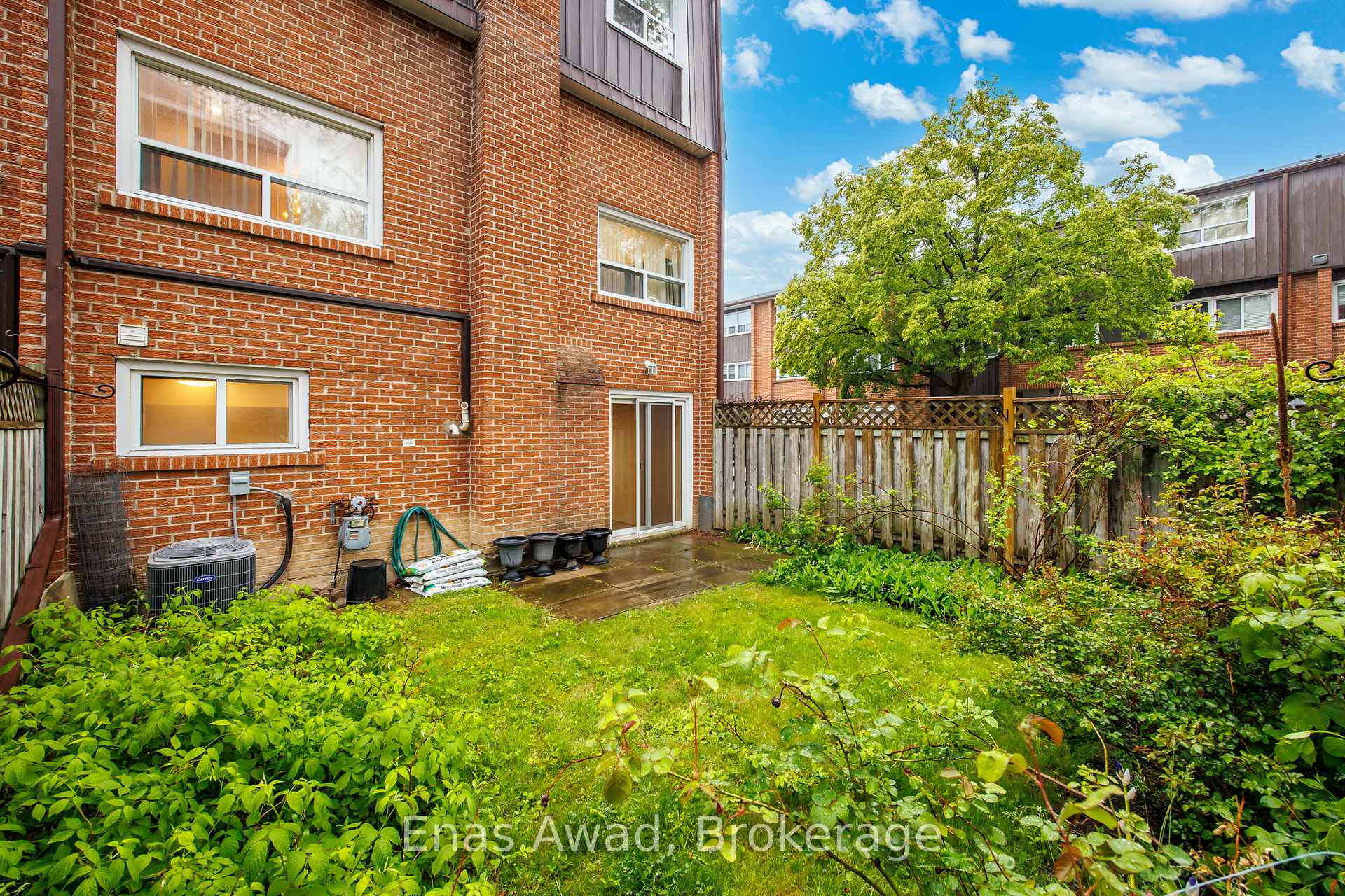 3 Bedrooms Condo at 74 Black Hawk, Toronto For sale