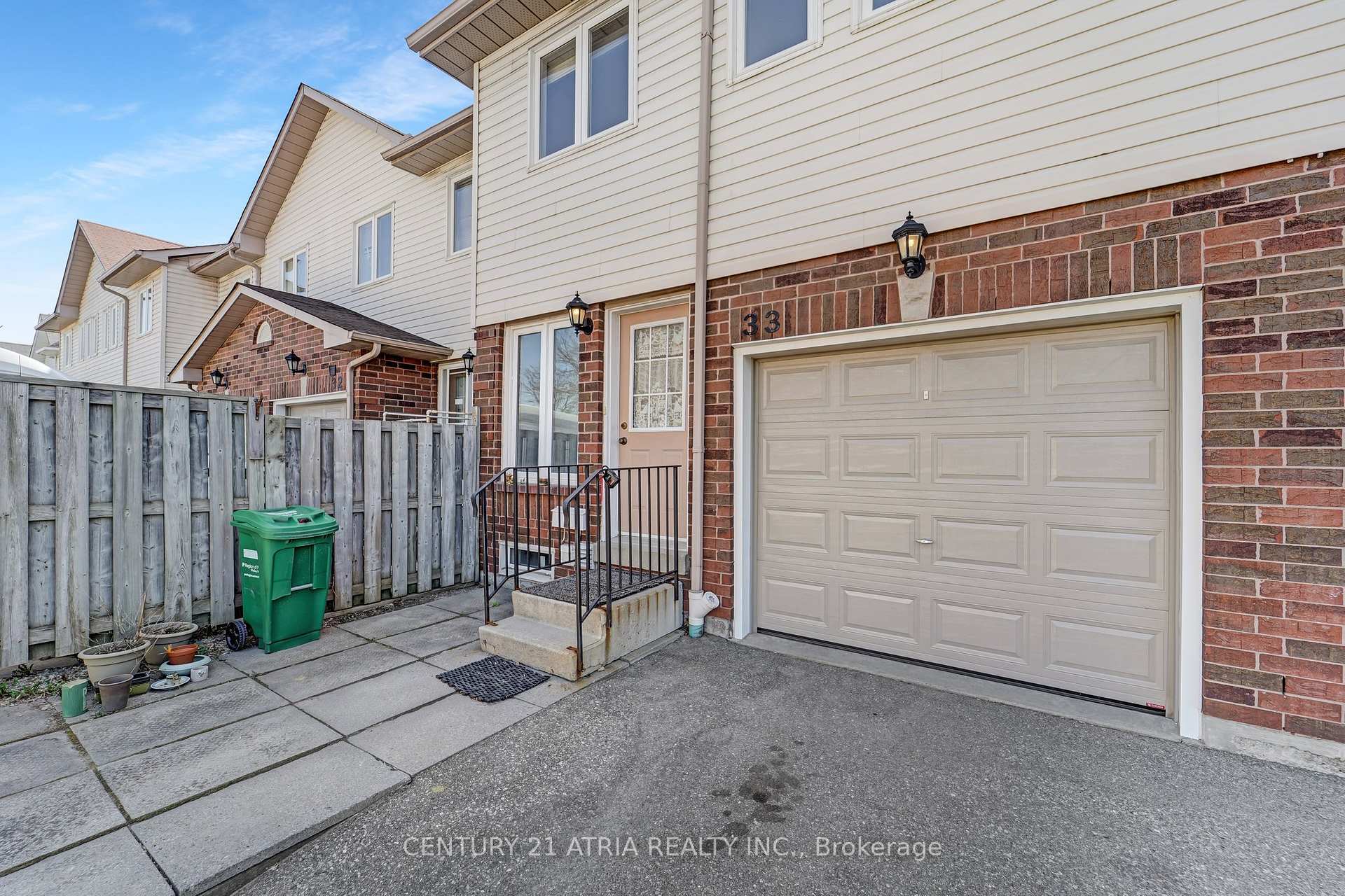 3 Bedrooms Condo at 1485 Torrington,  Mississauga For sale