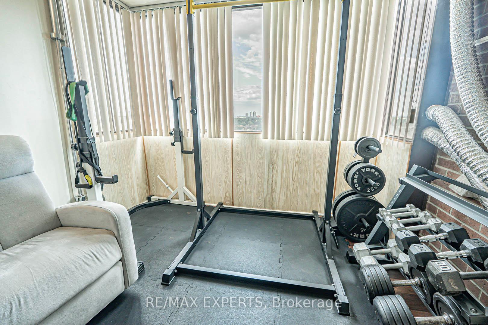 3 Bedrooms Condo at 1625 Bloor, Mississauga For sale