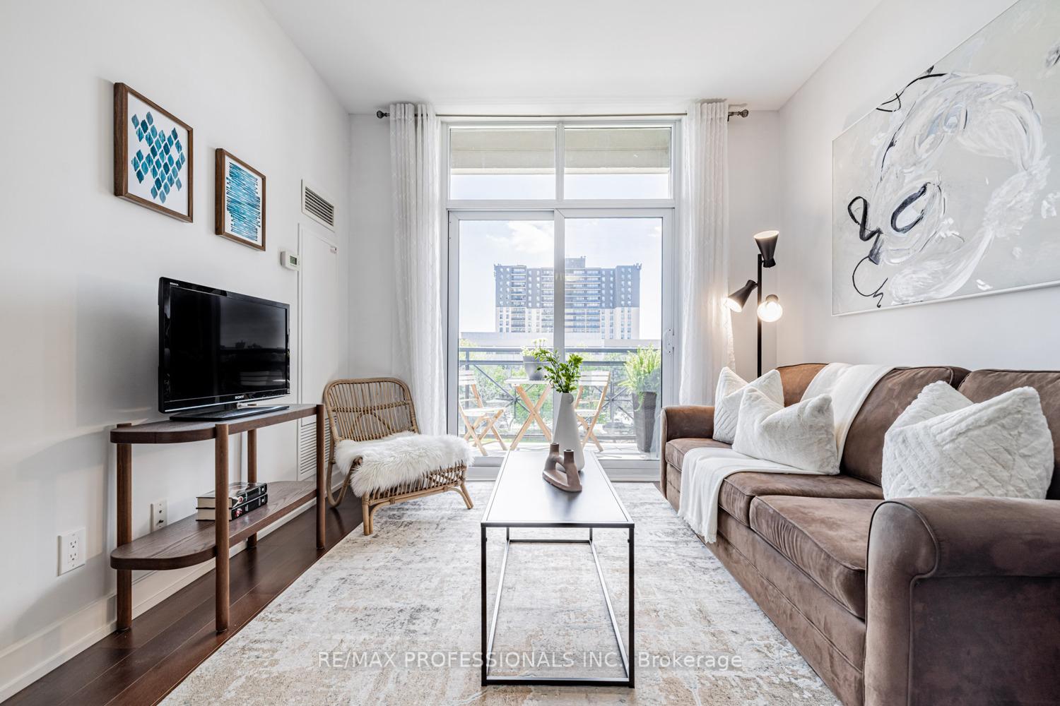 2 Bedrooms Condo at 6 Eva, Toronto For sale