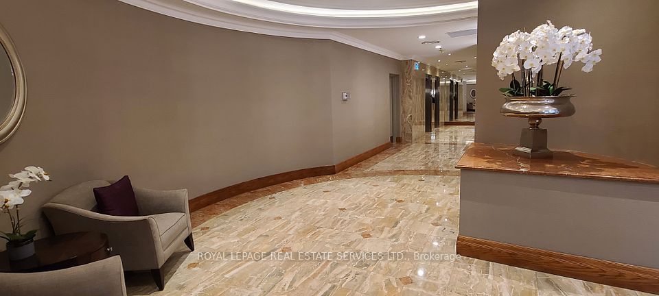 #206 - 935 Royal York Road, Toronto, ON M8Y 2V8