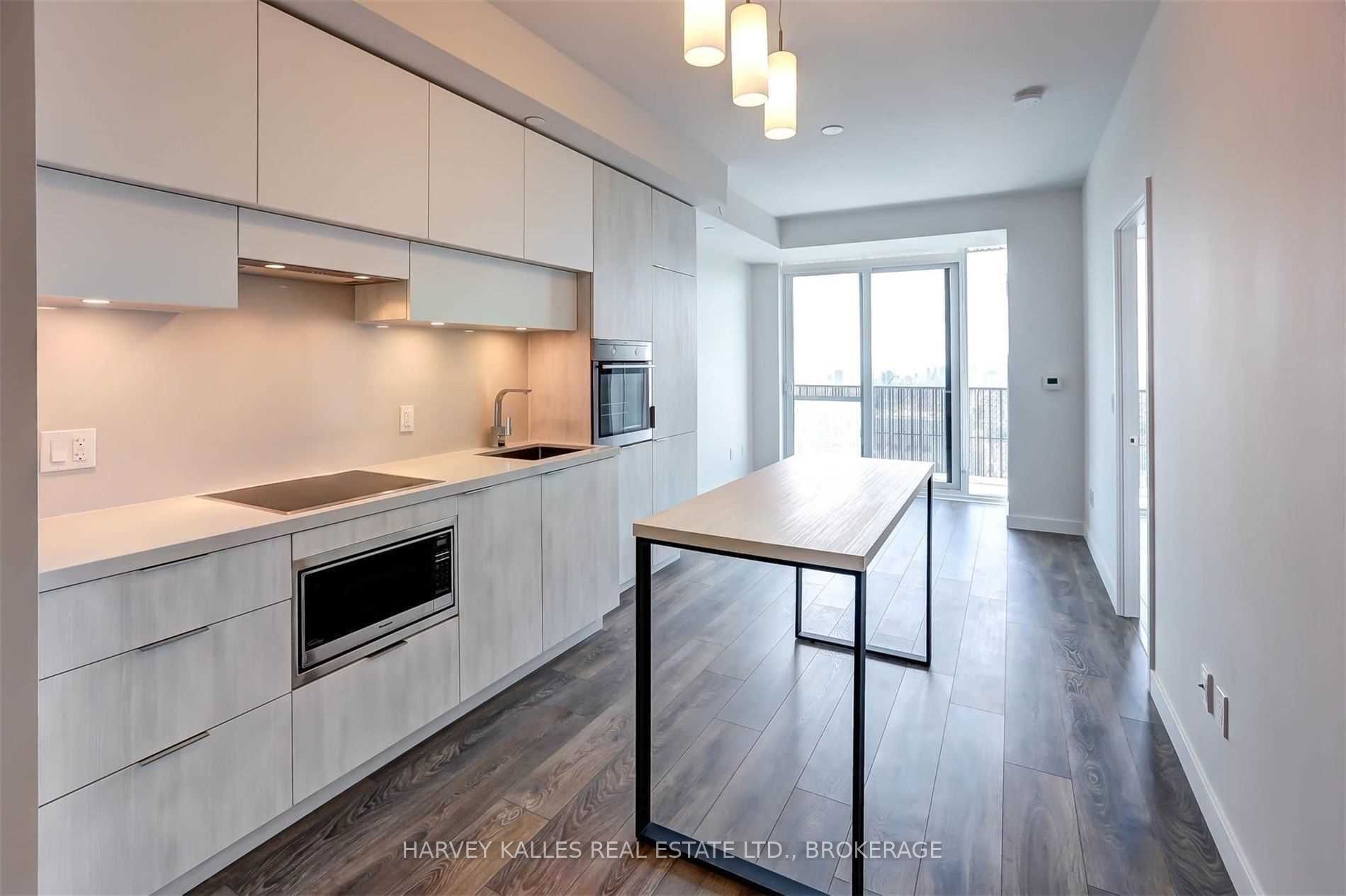 8 Eglinton Avenue E 5201