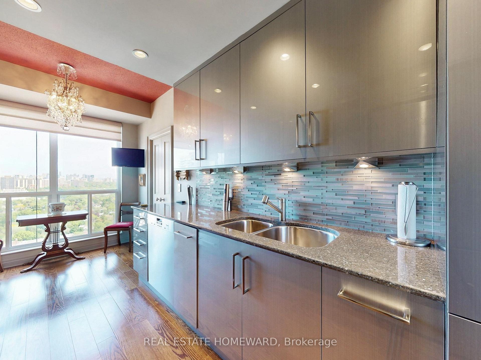 2 Bedrooms Condo at 8 Park, Toronto For sale