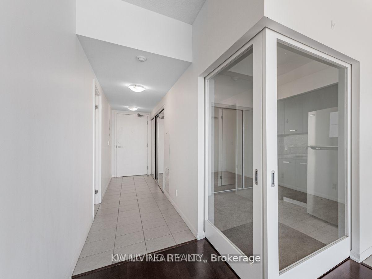 2 Bedrooms Condo at 832 Bay,  Toronto For sale