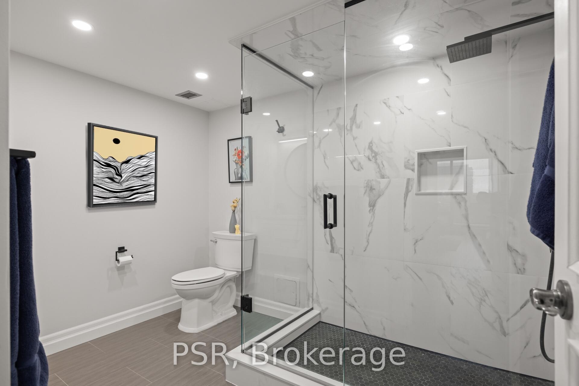 2 Bedrooms Condo at 30 Wellington, Toronto For sale