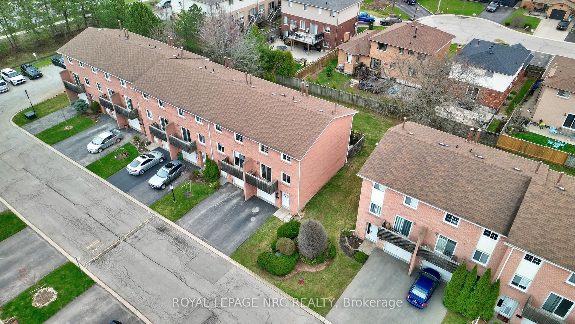 3 Bedrooms Condo at 29 Heritage, Hamilton For sale
