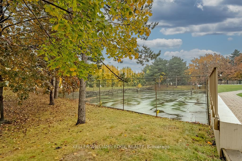 3 Bedrooms Condo at 475 The West Mall,  Toronto For sale