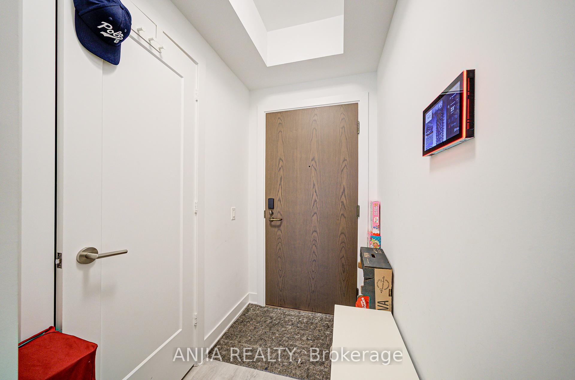 2 Bedrooms Condo at 30 Inn On The Park, Toronto For sale