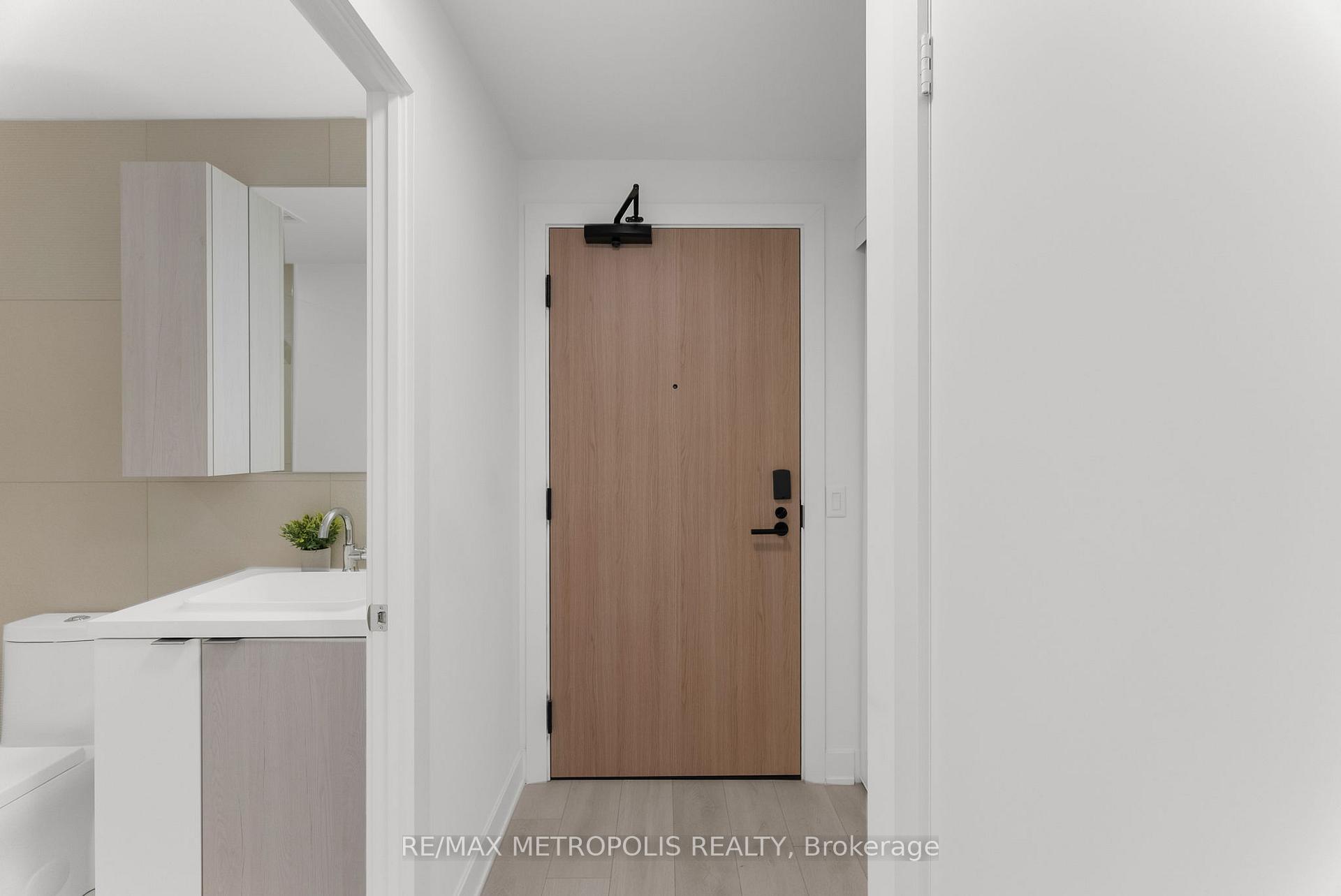 2 Bedrooms Condo at 15 Mercer, Toronto For sale
