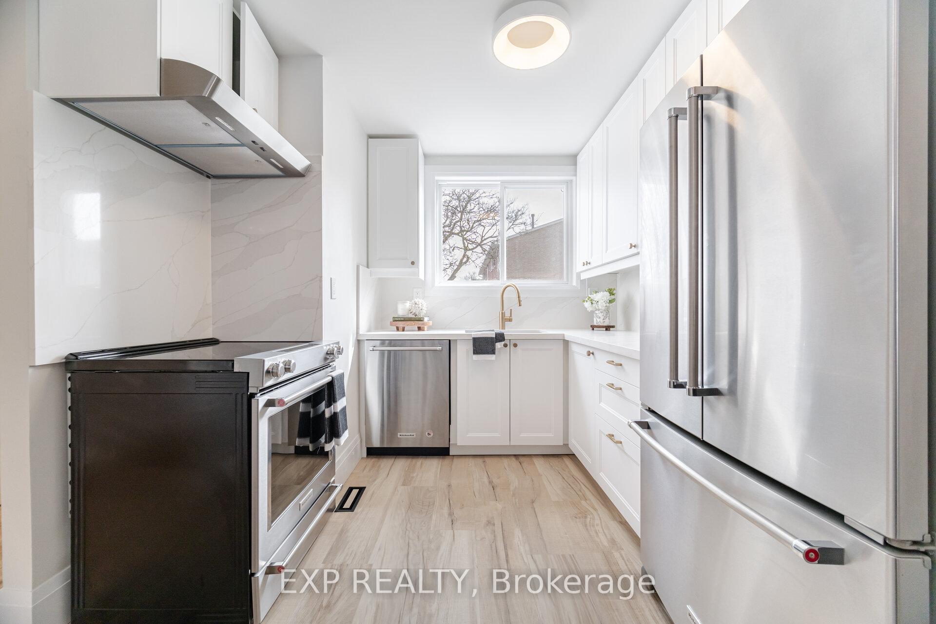 3 Bedrooms Condo at 120 Quigley, Hamilton For sale