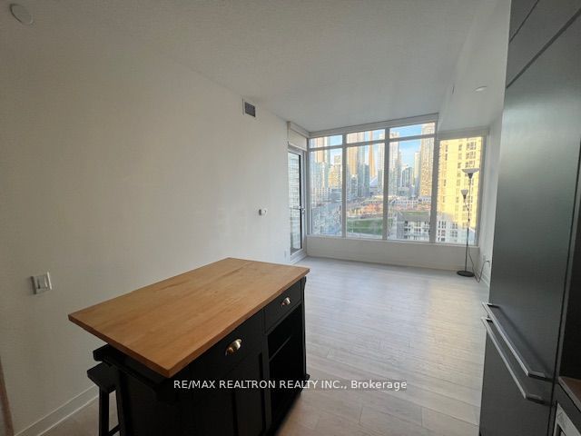 70 Queens Wharf Road, #1011
