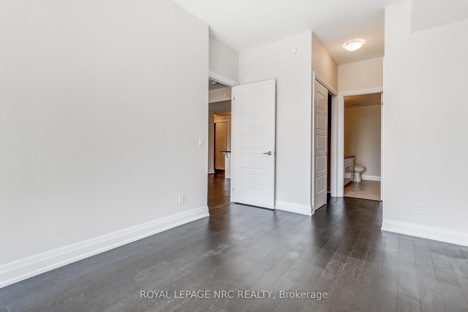 2 Bedrooms Condo at 2025 Maria, Burlington For sale