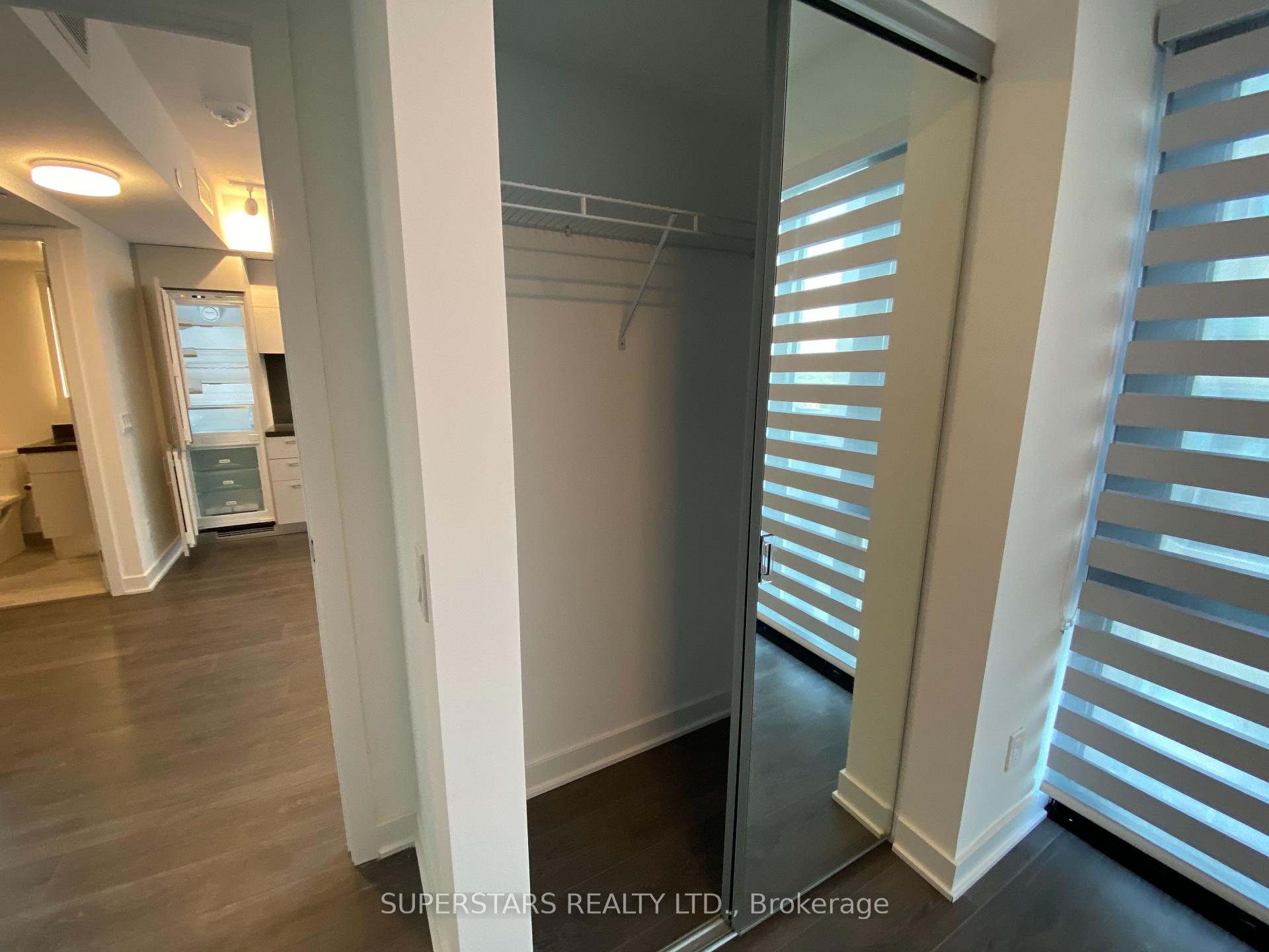 1 Bedroom Condo at 188 Cumberland,  Toronto For sale
