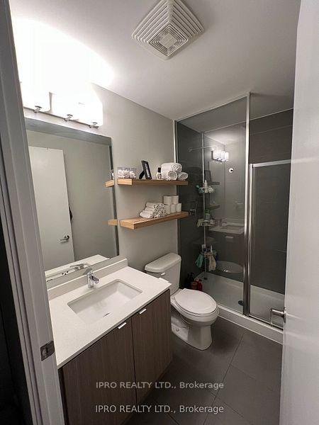 2 Bedrooms Condo at 5230 Dundas, Burlington For sale