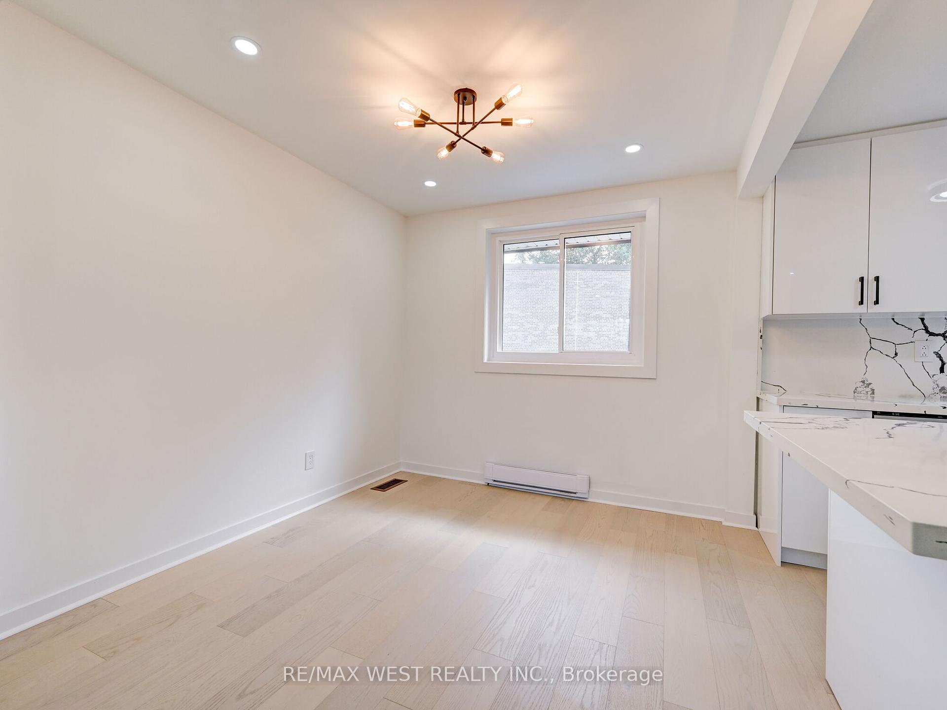 3 Bedrooms Condo at 22 Tandridge, Toronto For sale