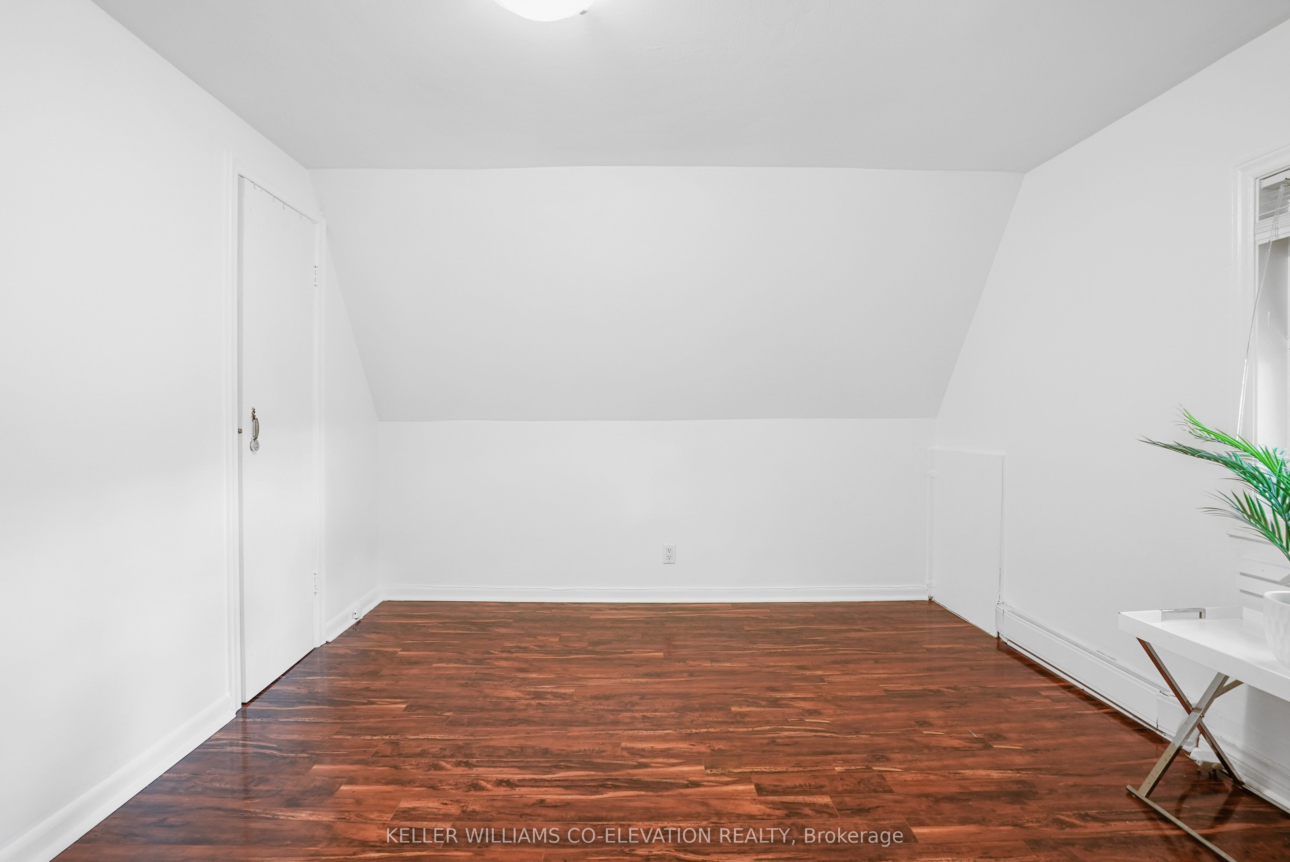 1136 Bronte Road