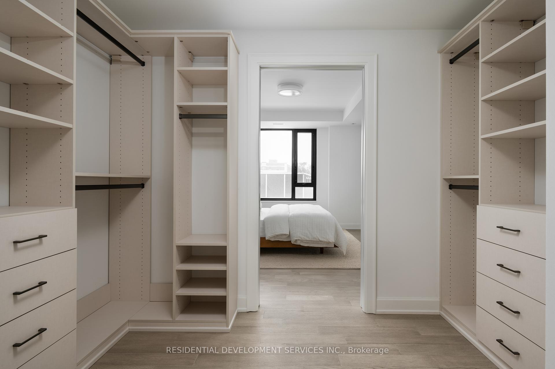2 Bedrooms Condo at 1 Strathgowan, Toronto For sale