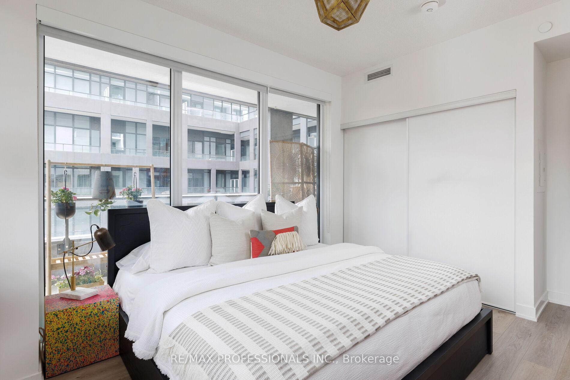 2 Bedrooms Condo at 9 Tecumseth,  Toronto For sale