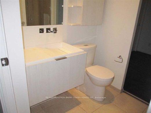 2 Bedrooms Condo at 101 Charles, Toronto For sale