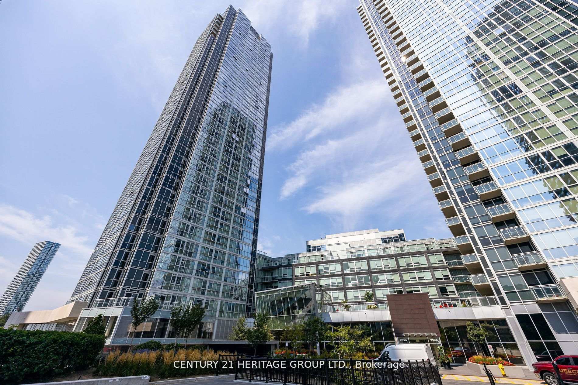 2 Bedrooms Condo at 2916 Highway 7, Vaughan For sale