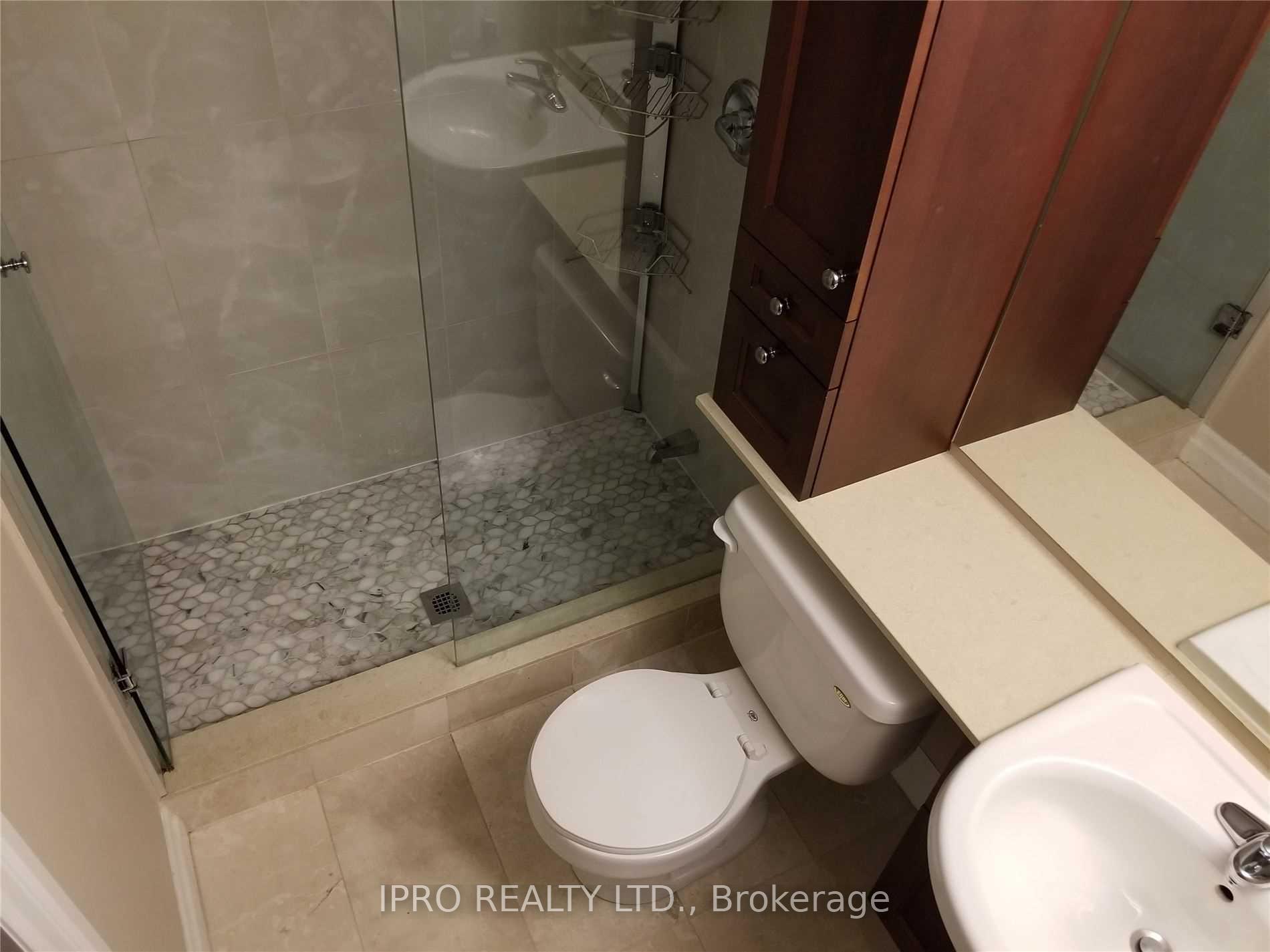 3 Bedrooms Condo at 1040 The Queensway,  Toronto For sale
