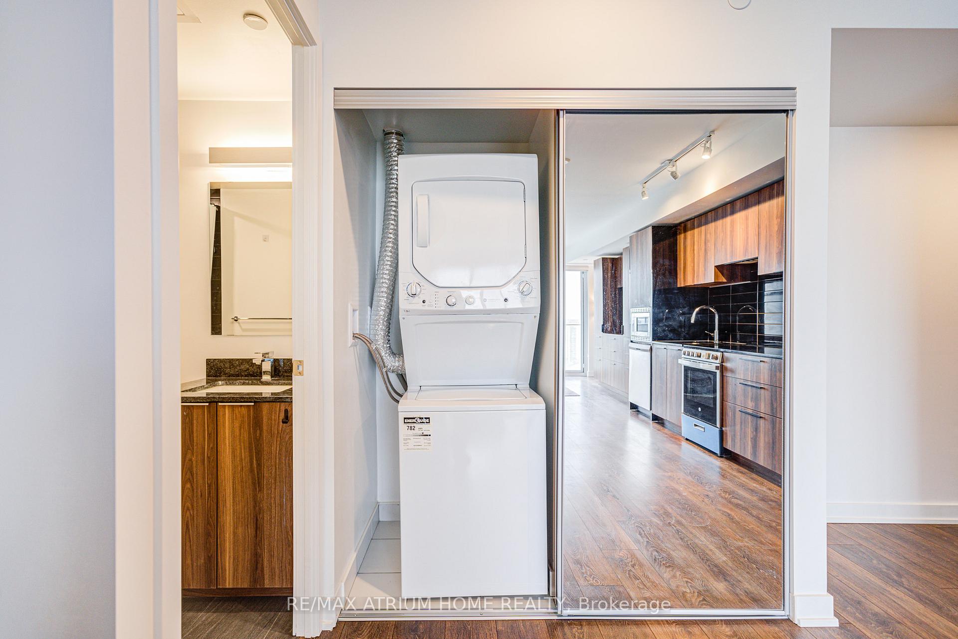 2 Bedrooms Condo at 501 Yonge, Toronto For sale