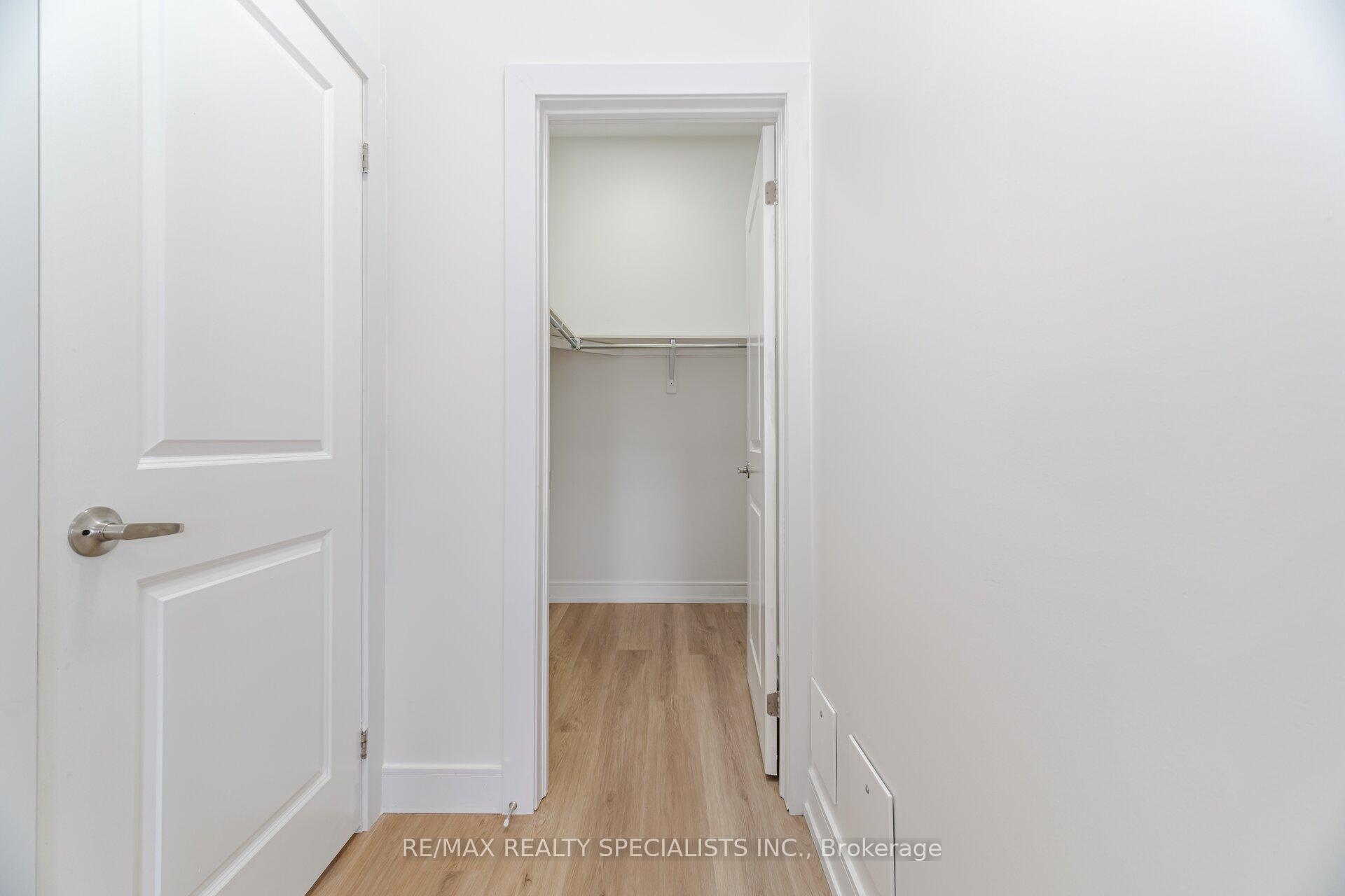 2 Bedrooms Condo at 2326 TAUNTON, Oakville For sale