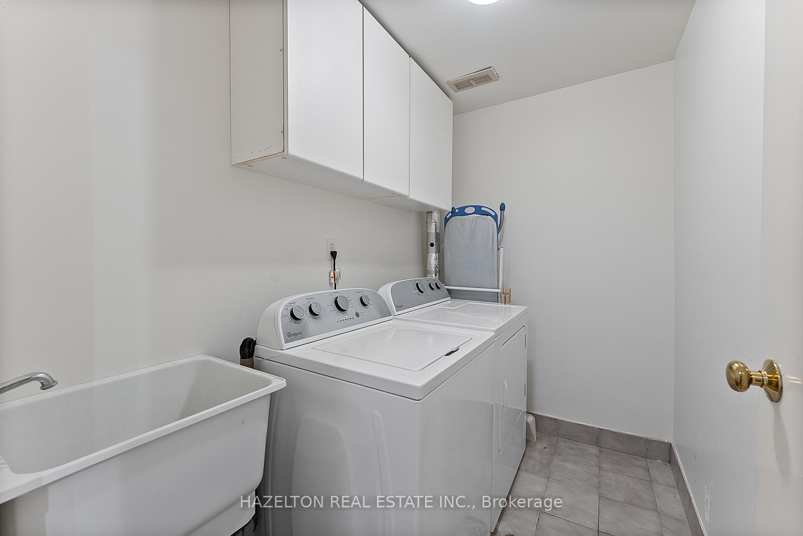 3 Bedrooms Condo at 9 Clarendon, Toronto For sale