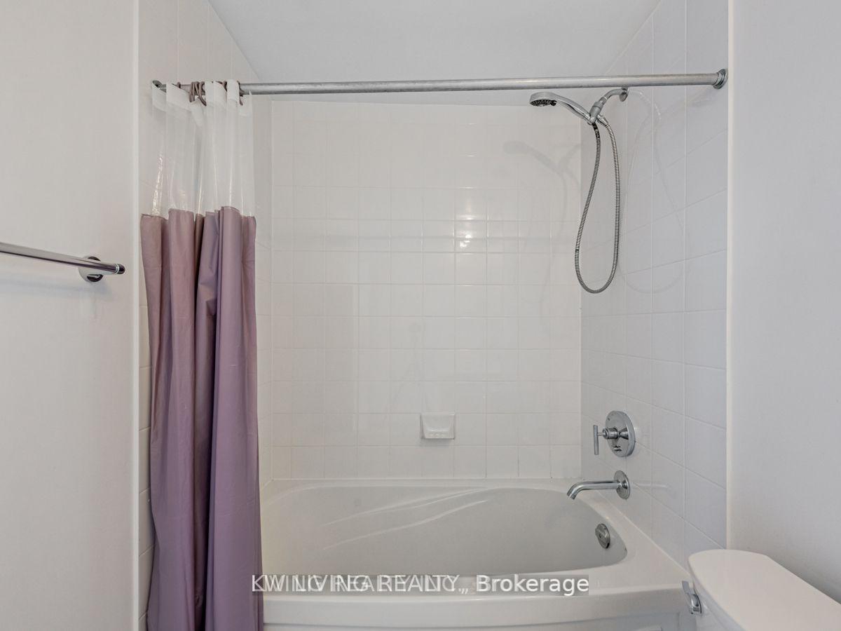2 Bedrooms Condo at 832 Bay,  Toronto For sale