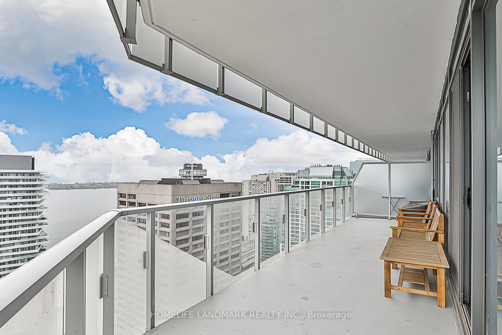 3 Bedrooms Condo at 28 Freeland, Toronto For sale