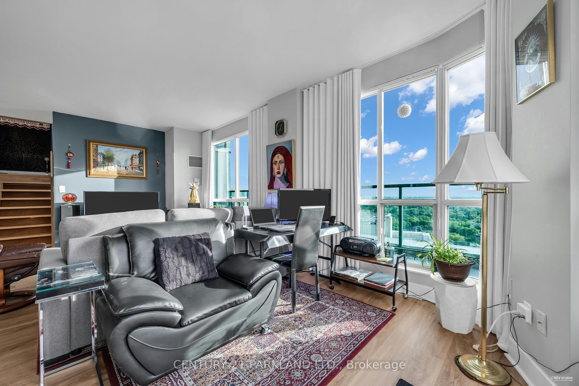 3 Bedrooms Condo at 7 Lorraine, Toronto For sale
