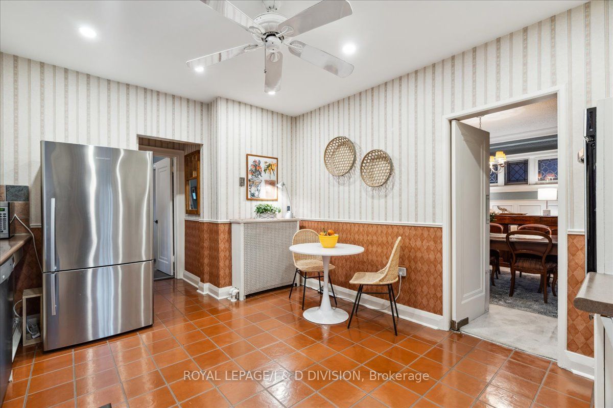 103 College View Avenue, Toronto, ON M5P 1K2