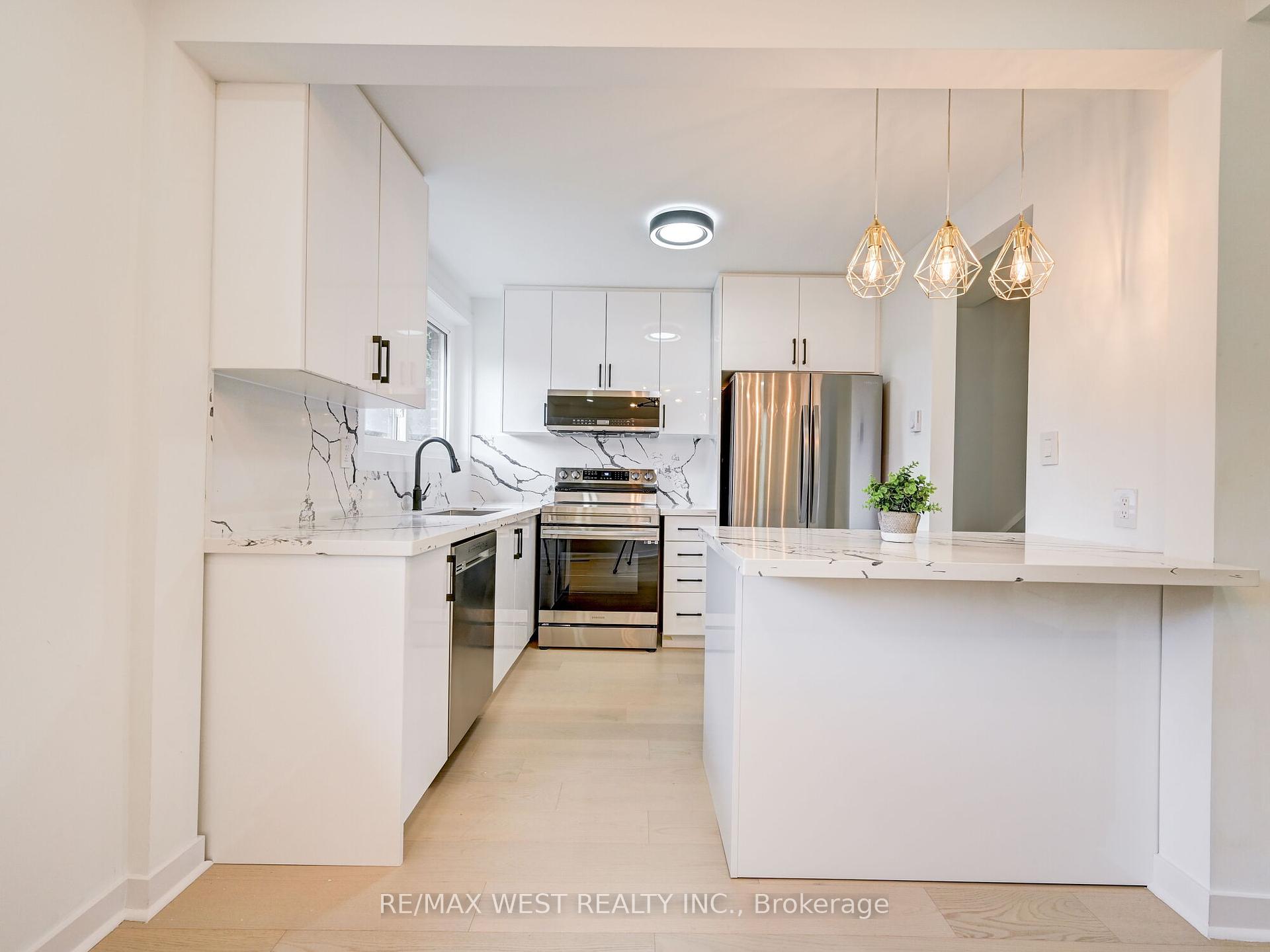 3 Bedrooms Condo at 22 Tandridge, Toronto For sale