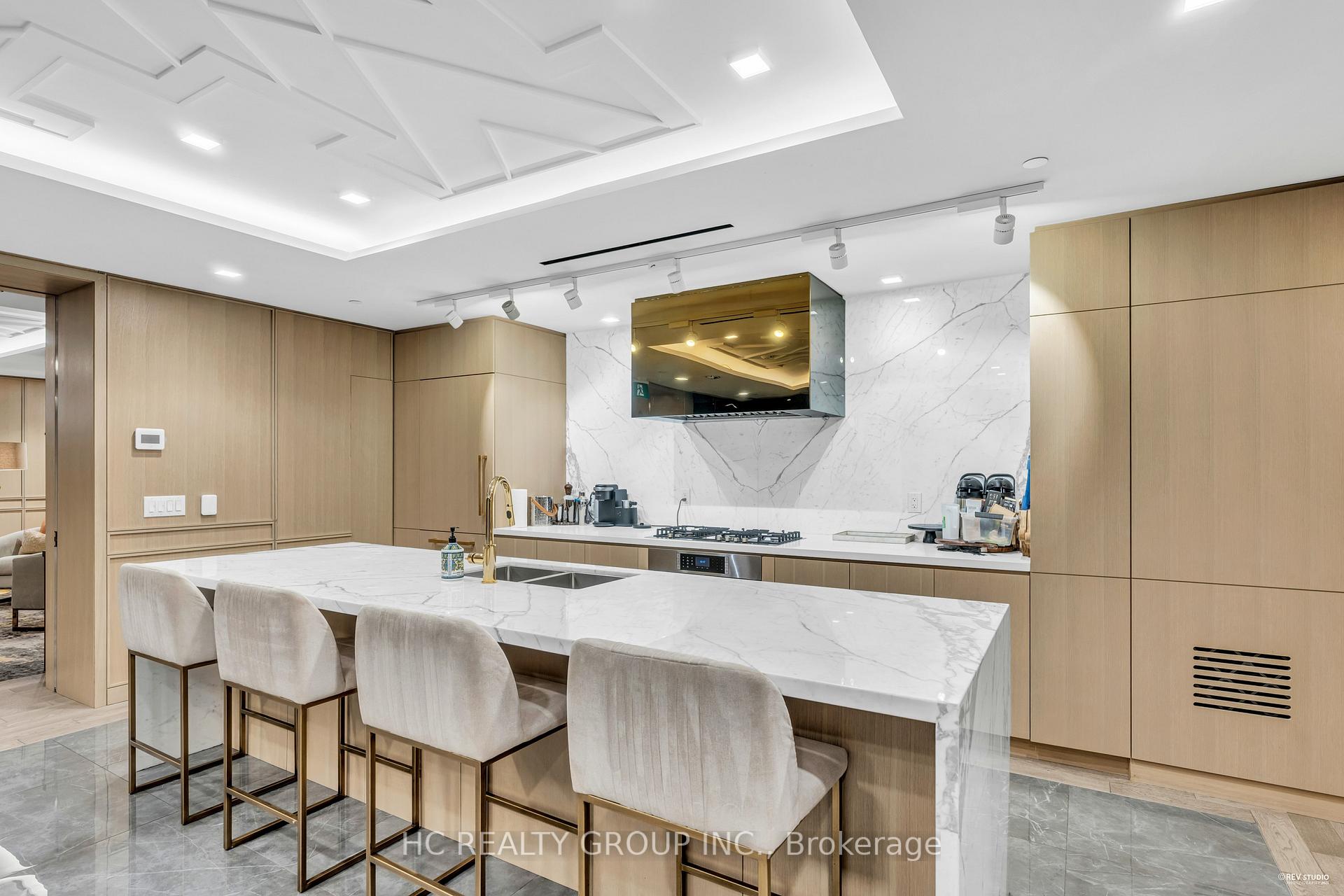 2 Bedrooms Condo at 88 Cumberland,  Toronto For sale