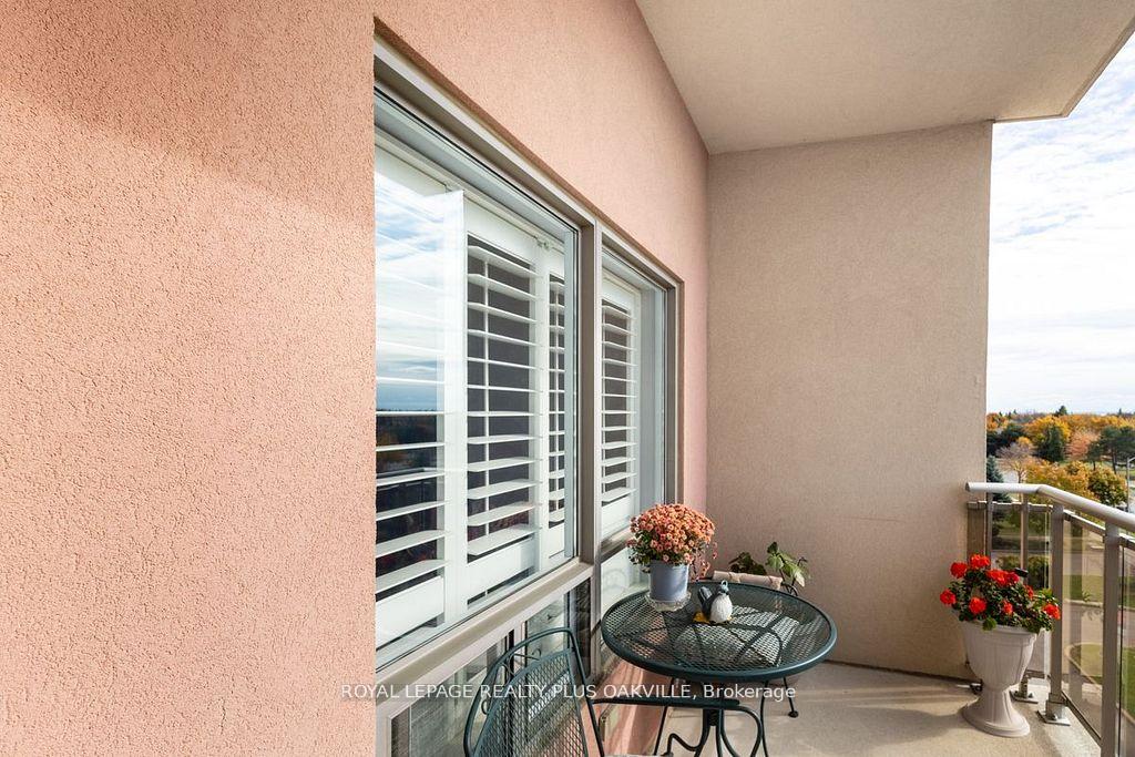 2 Bedrooms Condo at 1499 Nottinghill, Oakville For sale