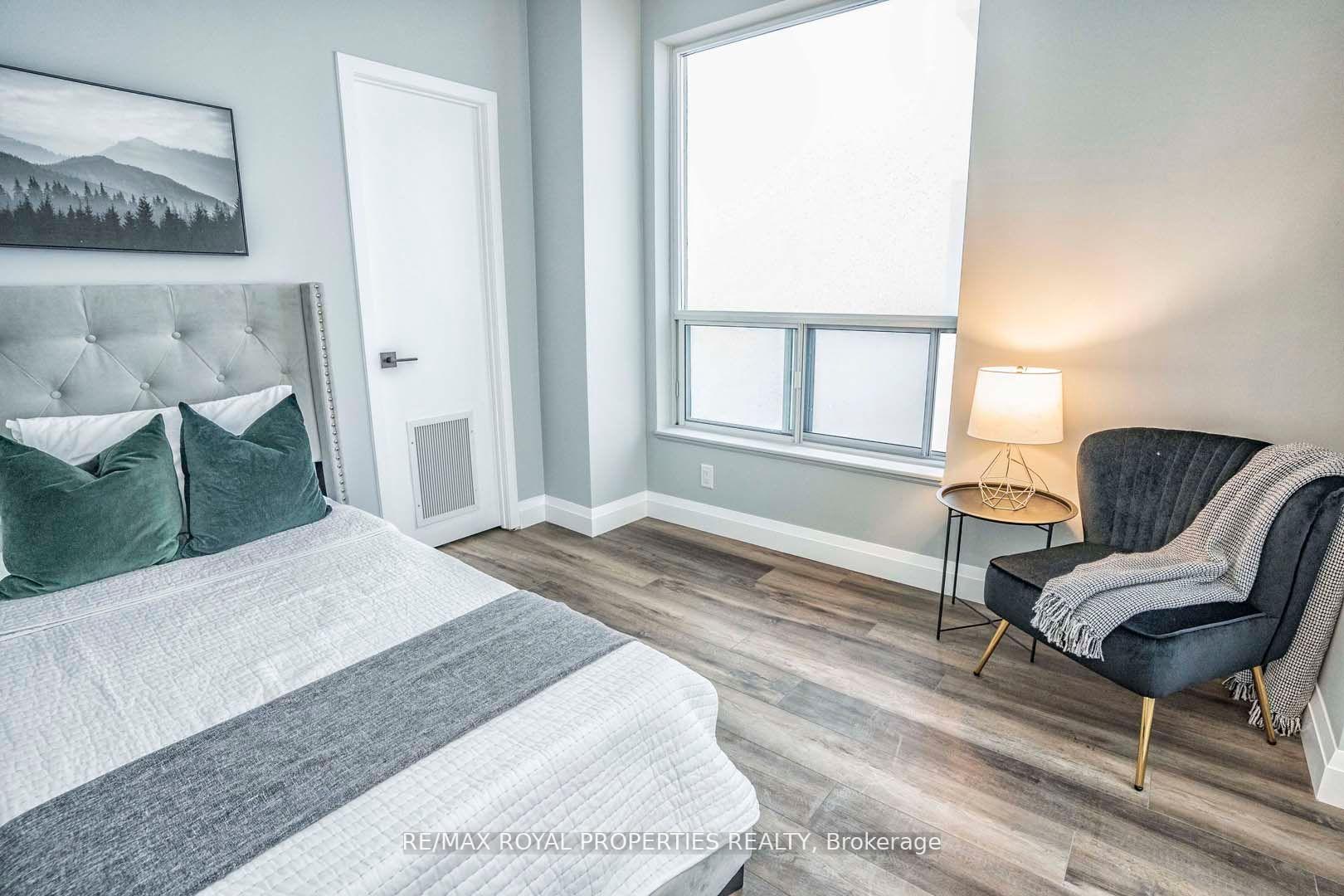 3 Bedrooms Condo at 38 Lee Centre,  Toronto For sale