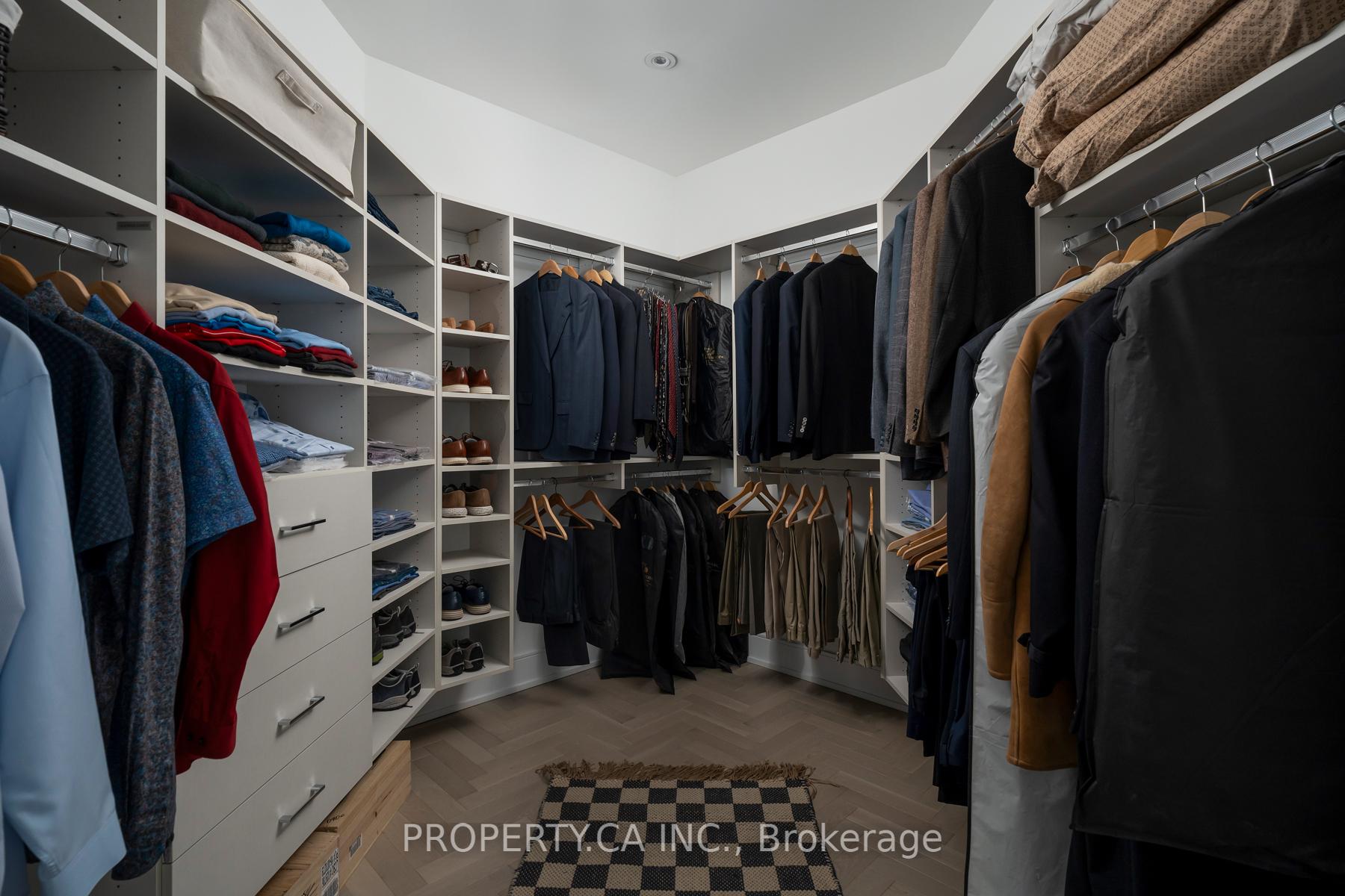 3 Bedrooms Condo at 1 Edgewater, Toronto For sale