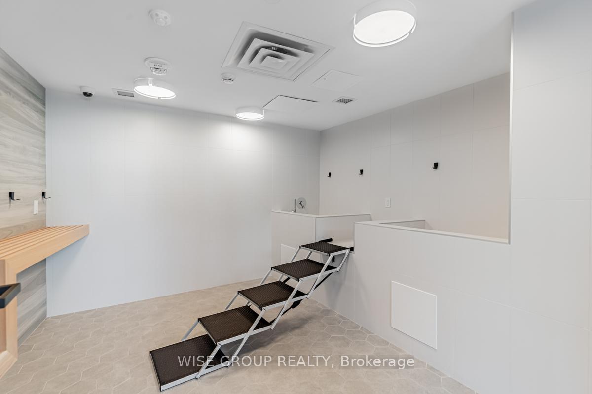 2 Bedrooms Condo at 500 Wilson,  Toronto For sale