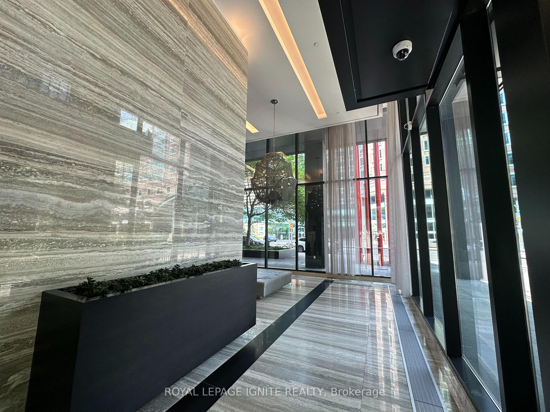2 Bedrooms Condo at 110 Charles, Toronto For sale