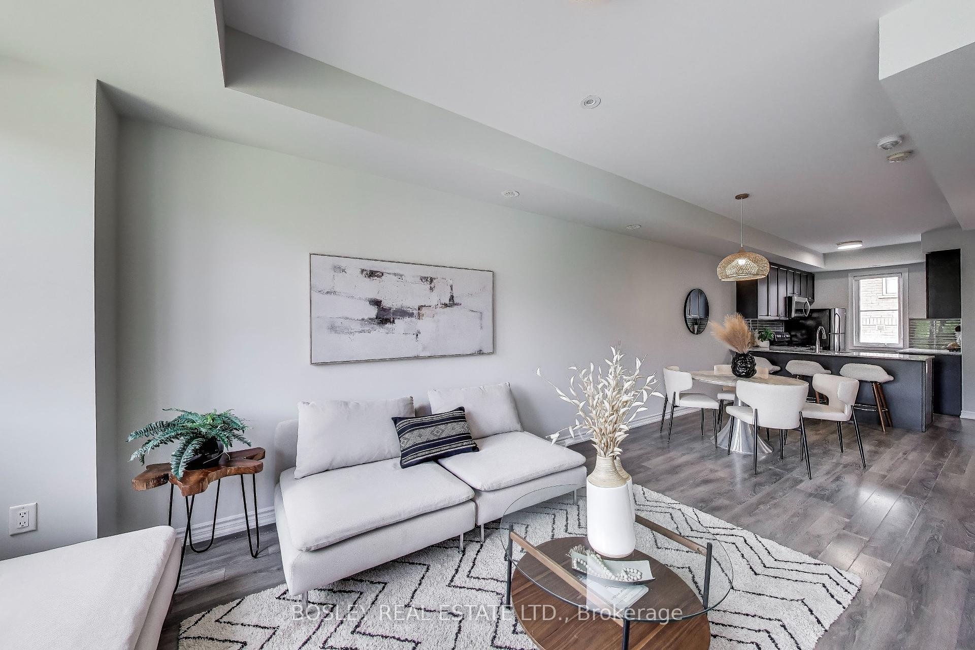 2 Bedrooms Condo at 390 Hopewell, Toronto For sale