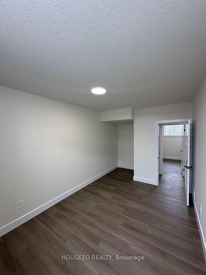 266 Hesselman Crescent, London South, ON N6M 0K3