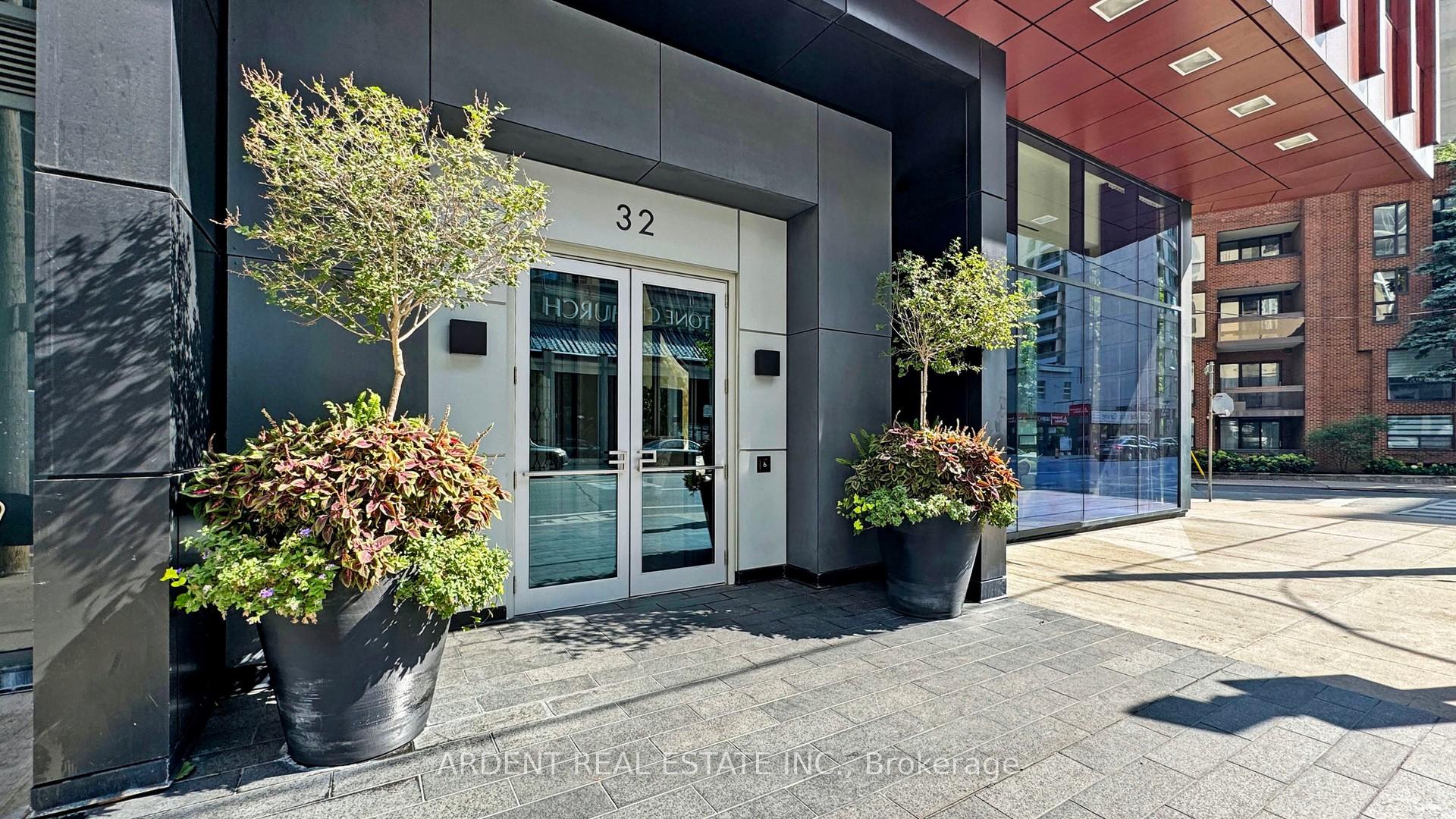 3 Bedrooms Condo at 32 Davenport,  Toronto For sale