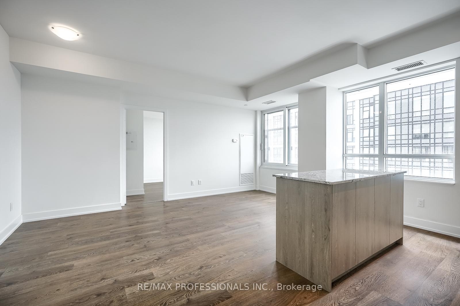 2 Bedrooms Condo at 5 Mabelle, Toronto For sale