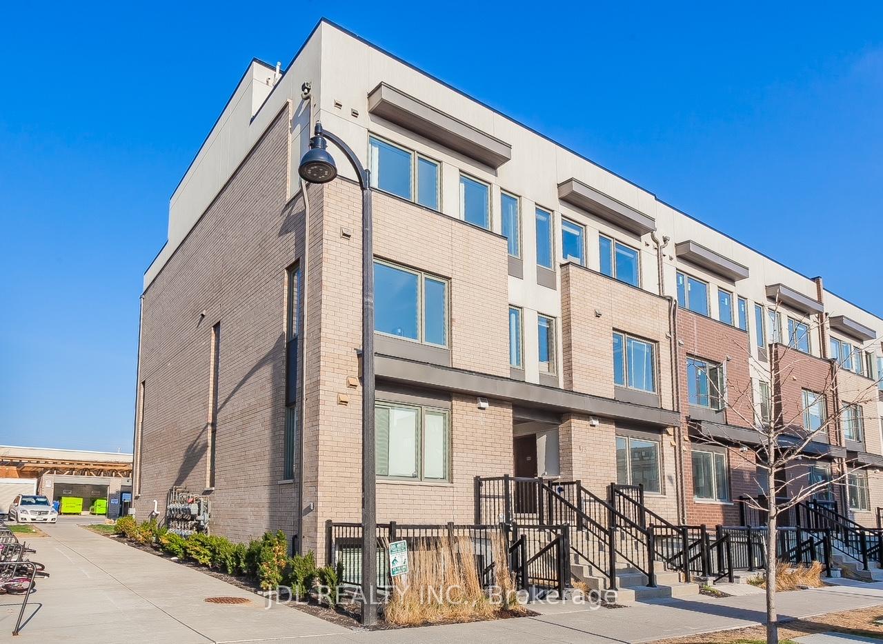 2 Bedrooms Condo at 175 William Duncan Rd,  Toronto For sale